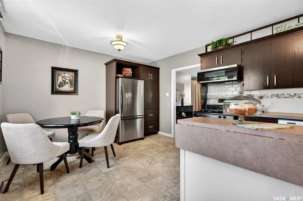 923 Francis Street Moose Jaw SK S6H 3B3