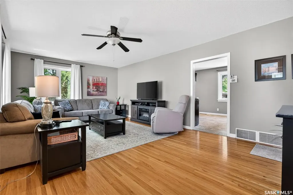 923 Francis Street Moose Jaw SK S6H 3B3