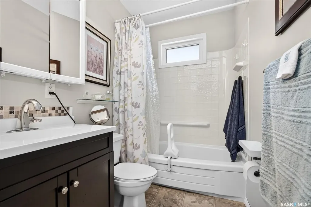 923 Francis Street Moose Jaw SK S6H 3B3