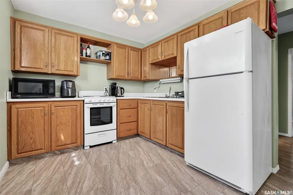 923 Francis Street Moose Jaw SK S6H 3B3