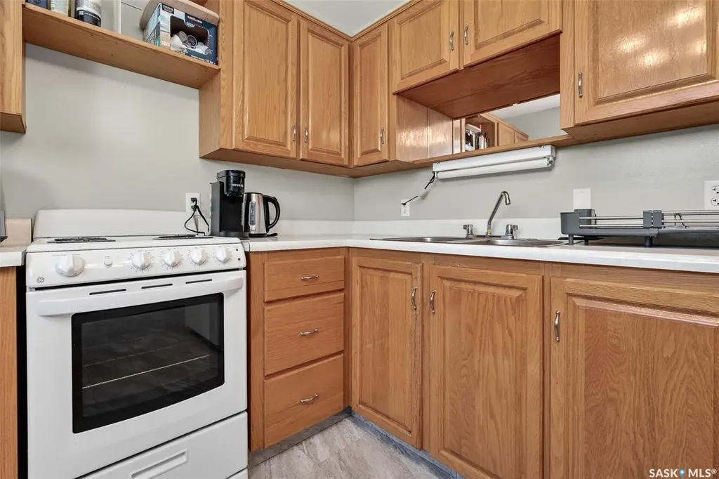 923 Francis Street Moose Jaw SK S6H 3B3