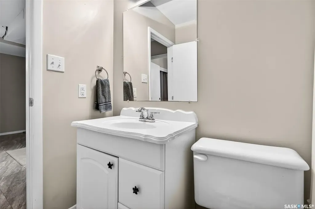 923 Francis Street Moose Jaw SK S6H 3B3
