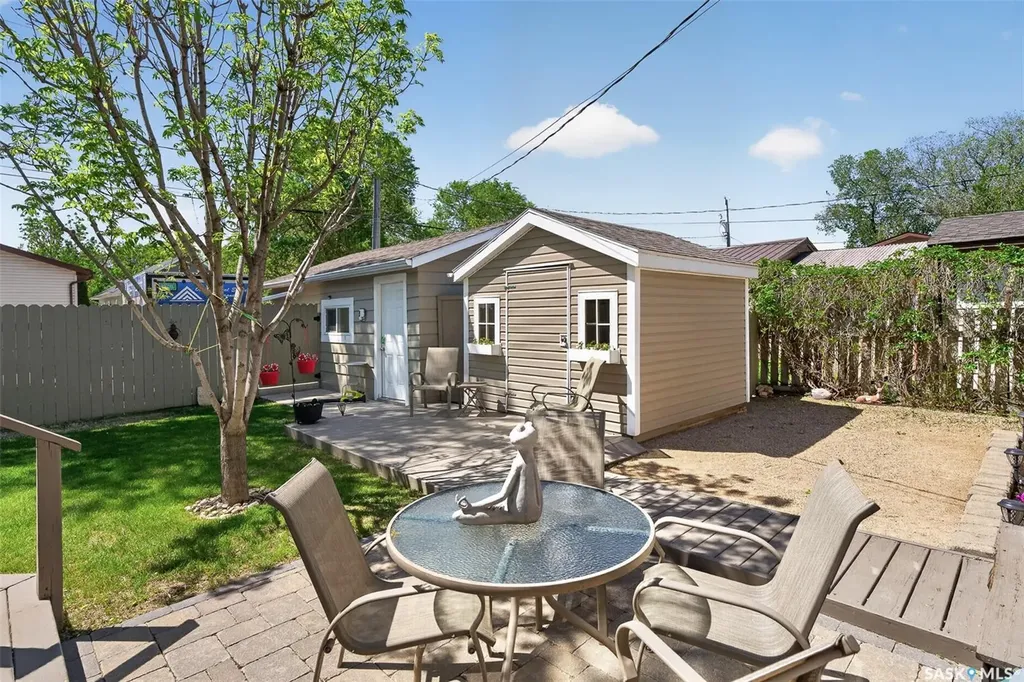 923 Francis Street Moose Jaw SK S6H 3B3