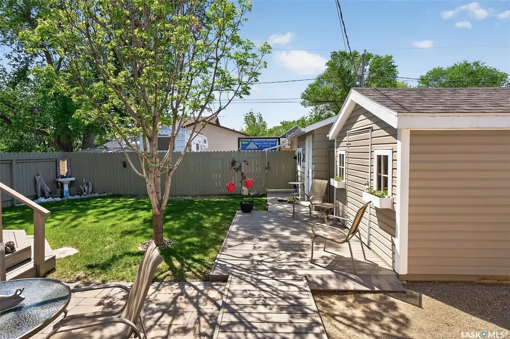 923 Francis Street Moose Jaw SK S6H 3B3