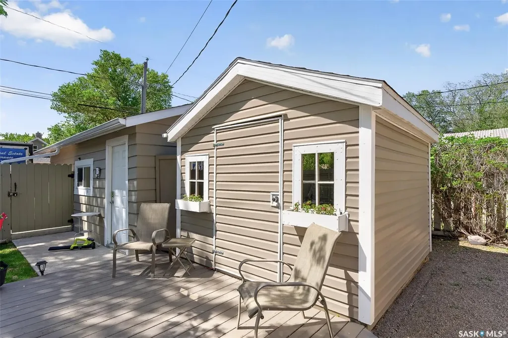923 Francis Street Moose Jaw SK S6H 3B3
