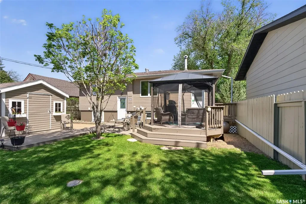 923 Francis Street Moose Jaw SK S6H 3B3