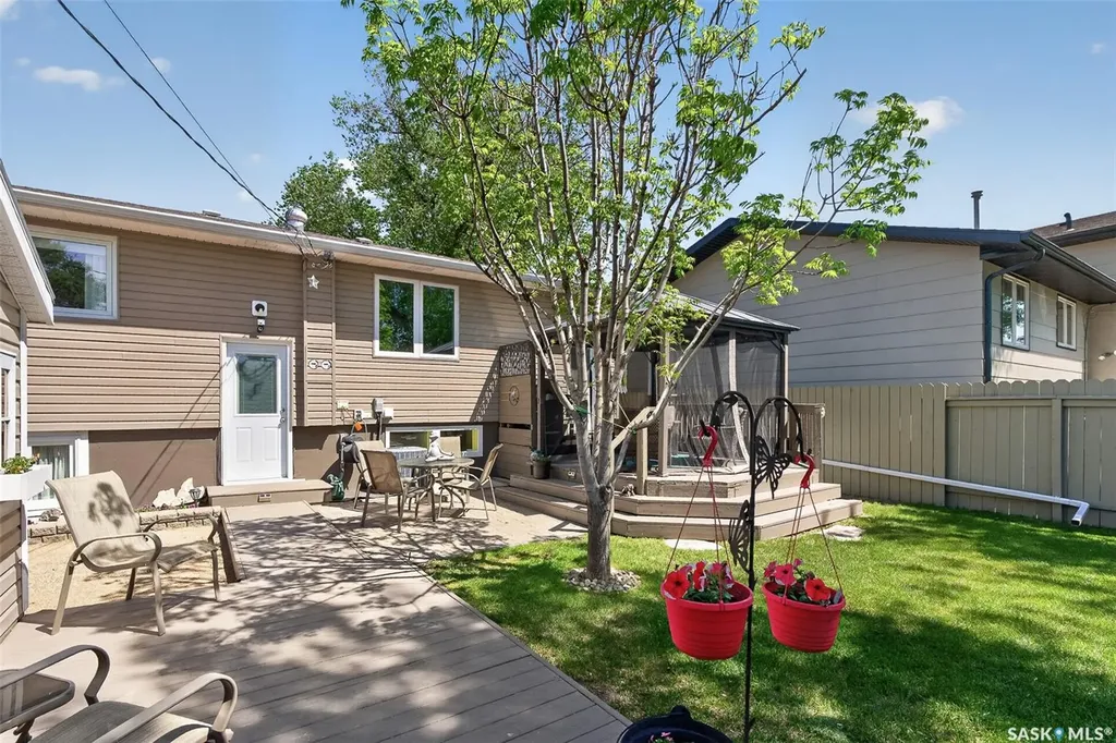923 Francis Street Moose Jaw SK S6H 3B3