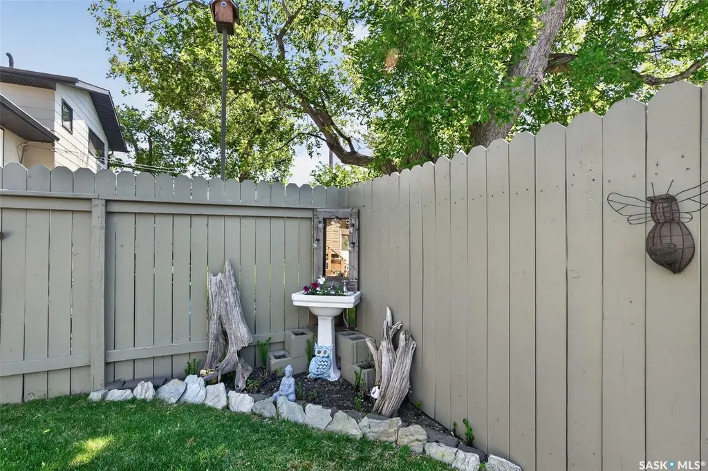 923 Francis Street Moose Jaw SK S6H 3B3