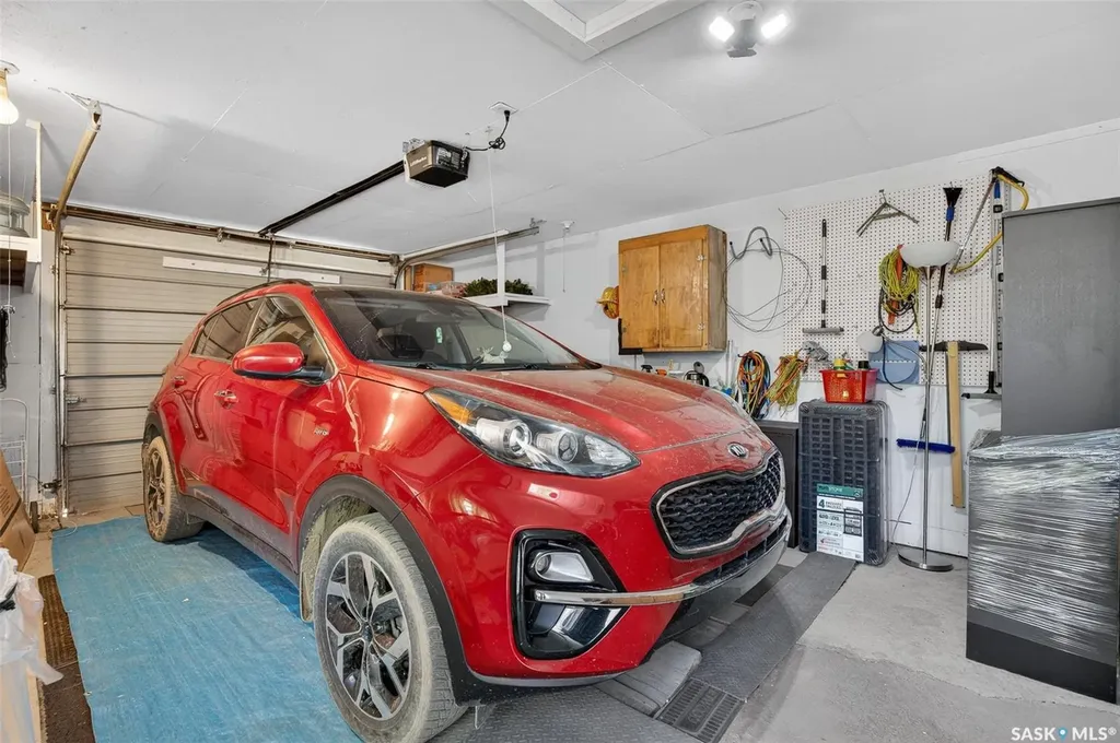 923 Francis Street Moose Jaw SK S6H 3B3