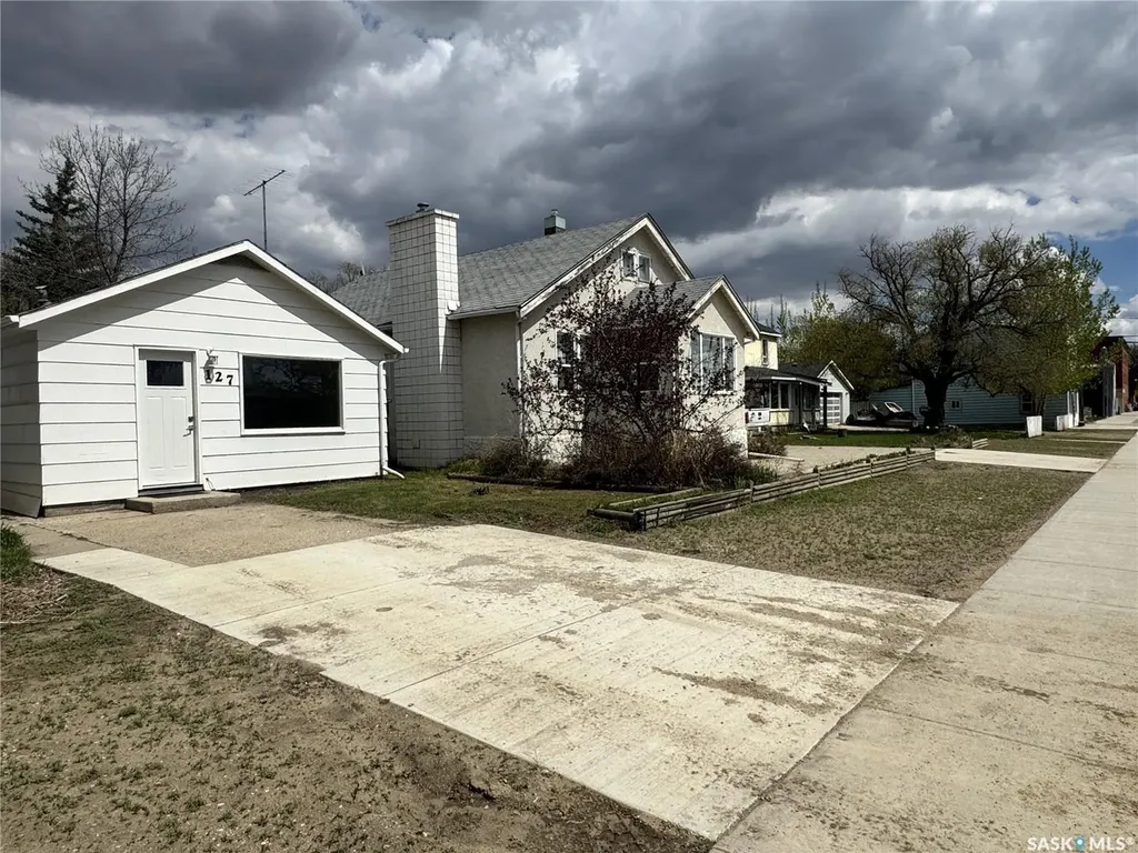 127 2nd Avenue W Biggar SK S0K 0M0