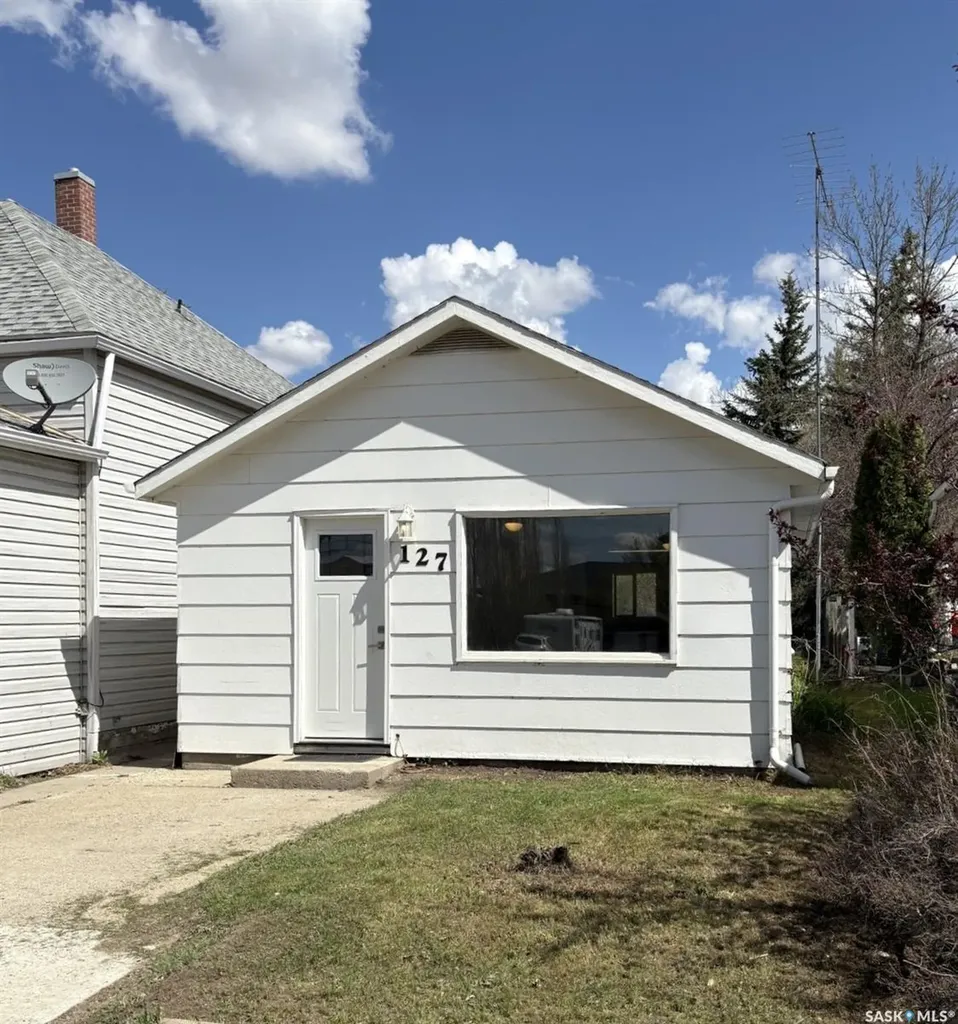127 2nd Avenue W Biggar SK S0K 0M0