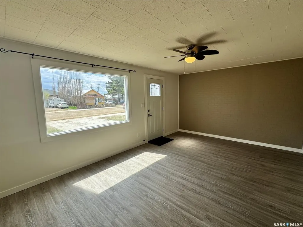 127 2nd Avenue W Biggar SK S0K 0M0