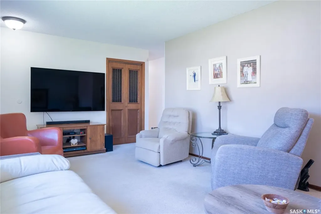 242 Fifth Avenue N Yorkton SK S3N 0Z9