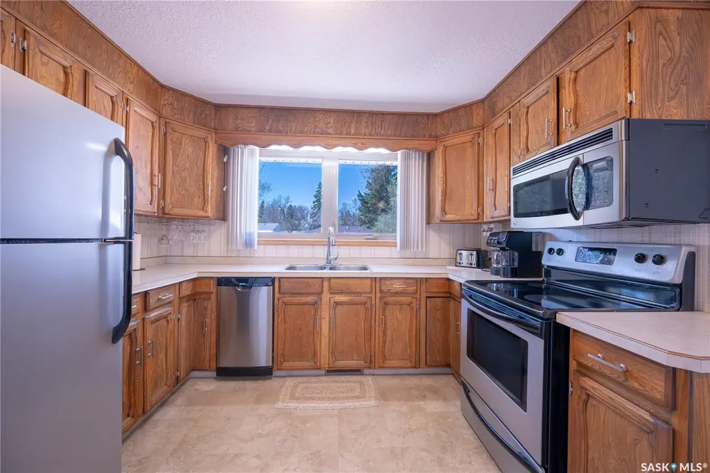 242 Fifth Avenue N Yorkton SK S3N 0Z9