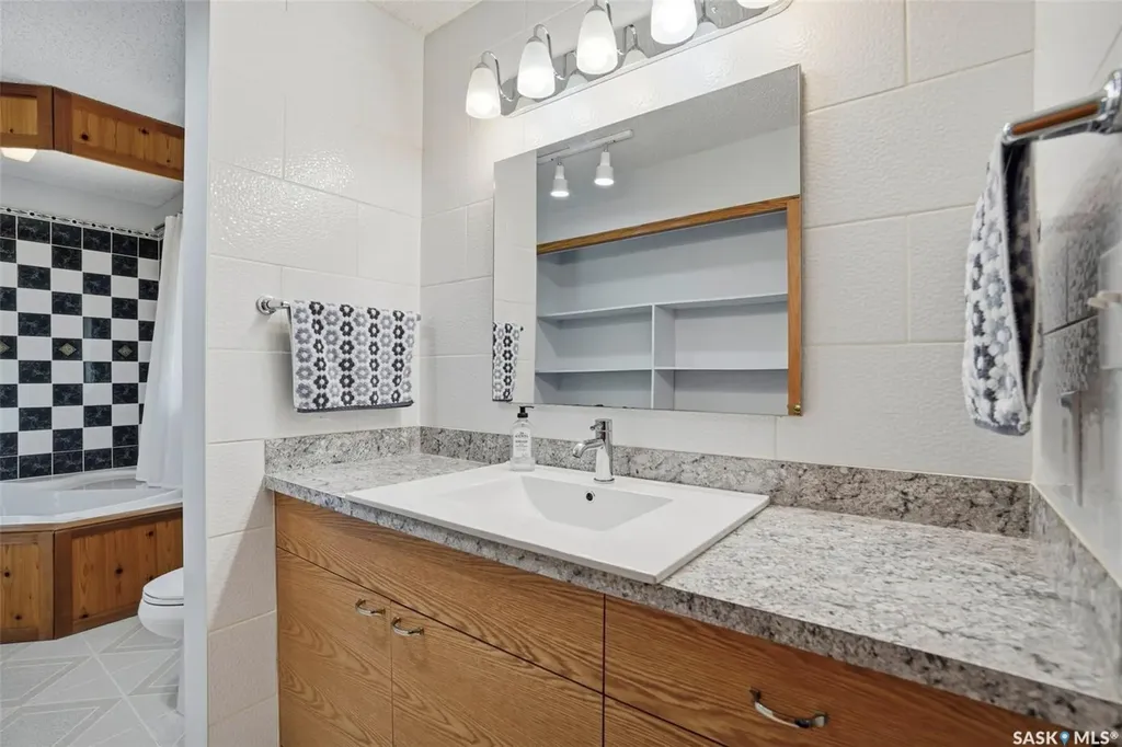 818 Pukwana Drive Manitou Beach SK S0K 4T1