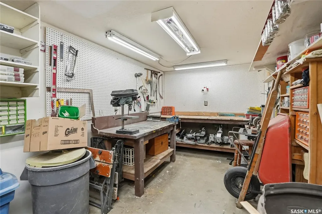 3130 Louise Street Saskatoon SK S7J 3L8