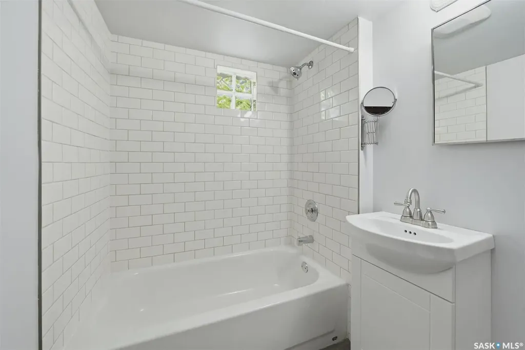 403 Willow Street E Saskatoon SK S7J 0C7