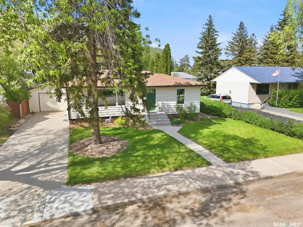 403 Willow Street E Saskatoon SK S7J 0C7