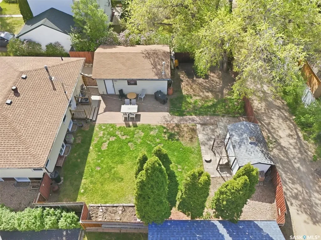 403 Willow Street E Saskatoon SK S7J 0C7