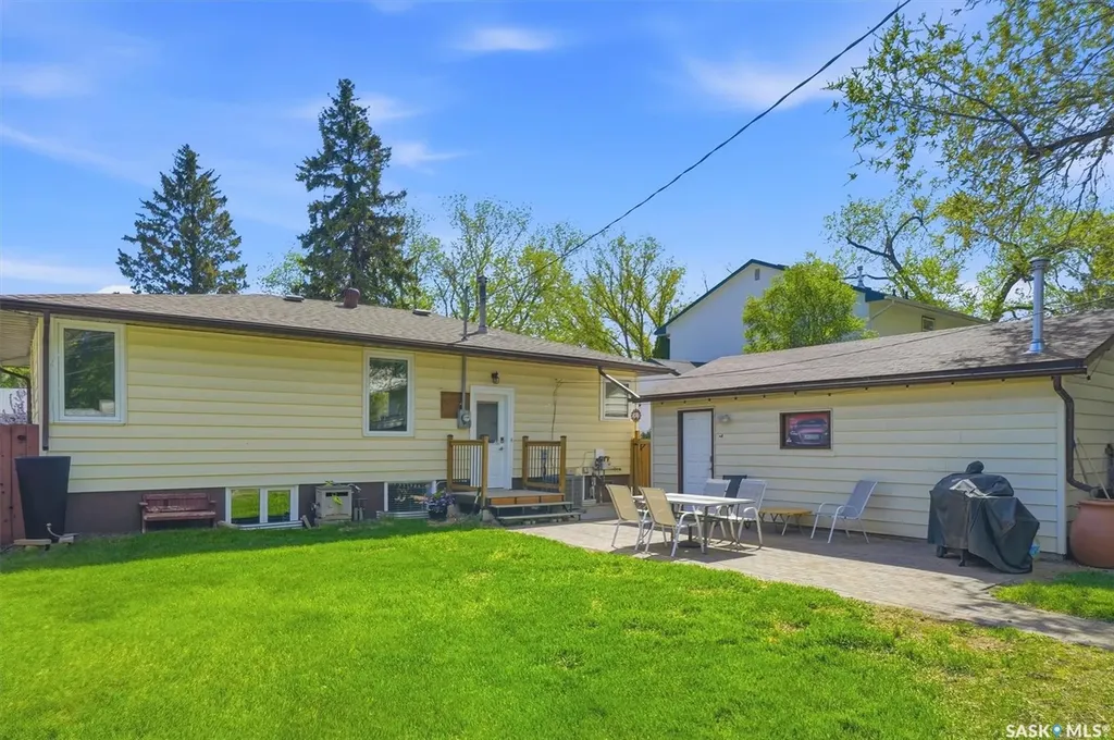 403 Willow Street E Saskatoon SK S7J 0C7