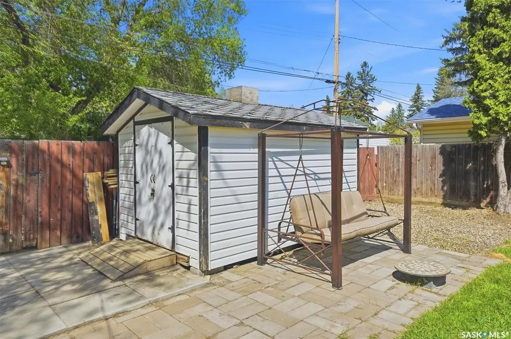 403 Willow Street E Saskatoon SK S7J 0C7