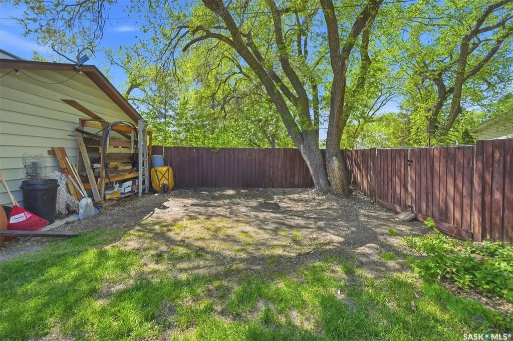 403 Willow Street E Saskatoon SK S7J 0C7