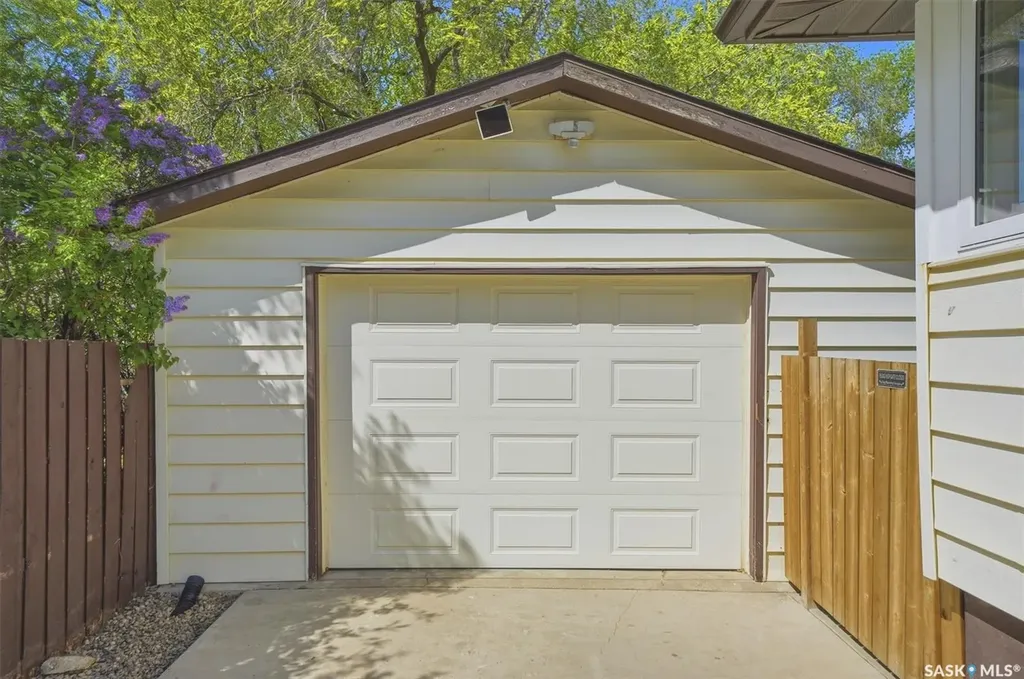 403 Willow Street E Saskatoon SK S7J 0C7