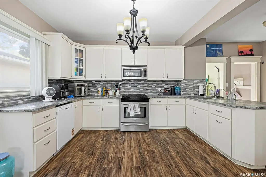 1422 Cameron Street Regina SK S4T 2T4