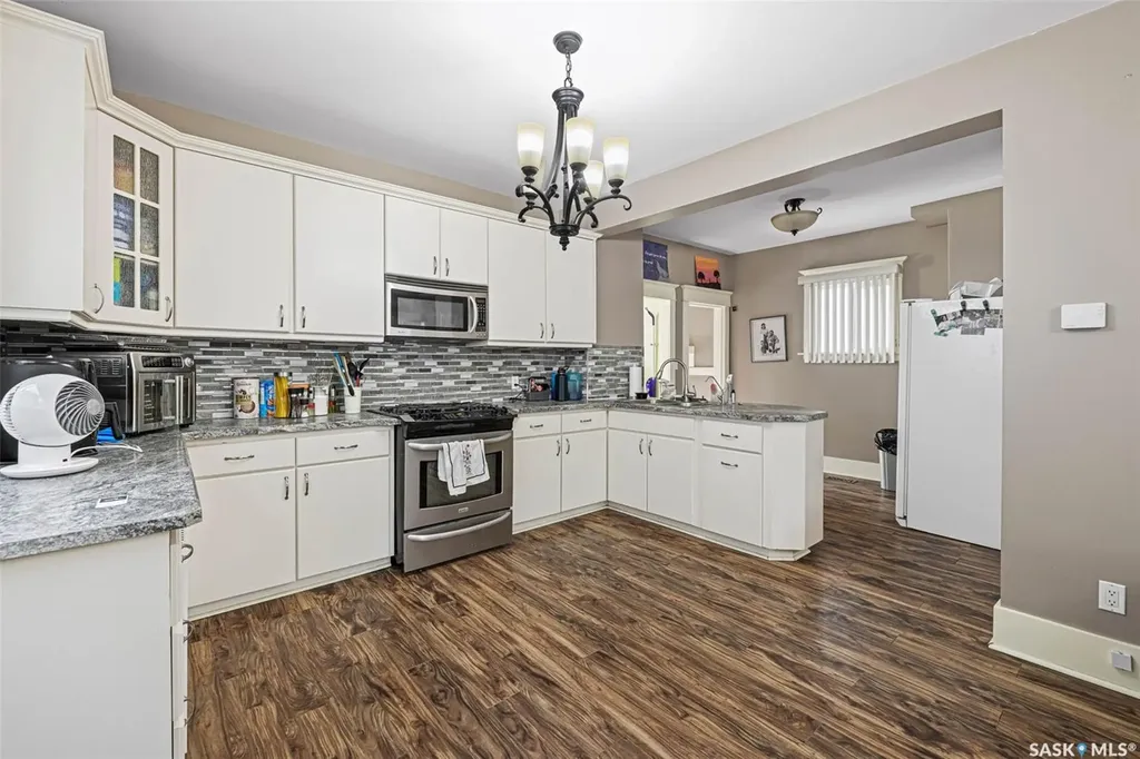 1422 Cameron Street Regina SK S4T 2T4