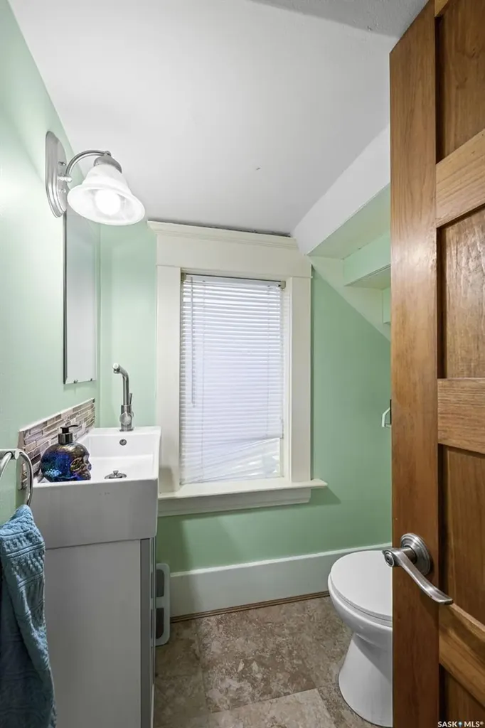 1422 Cameron Street Regina SK S4T 2T4