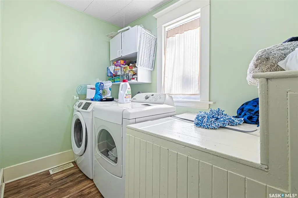 1422 Cameron Street Regina SK S4T 2T4