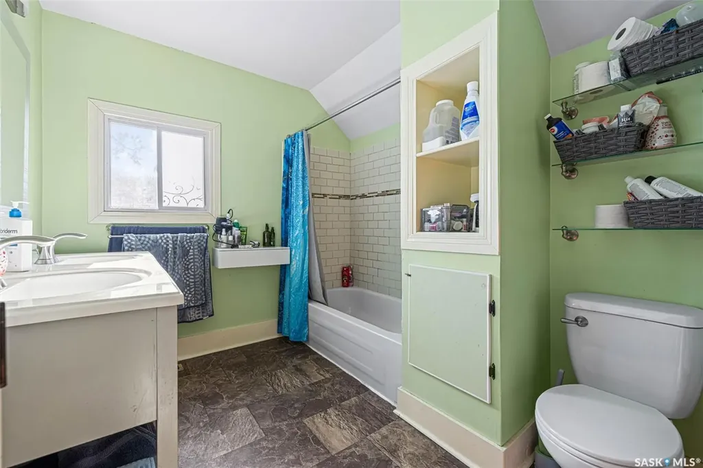 1422 Cameron Street Regina SK S4T 2T4