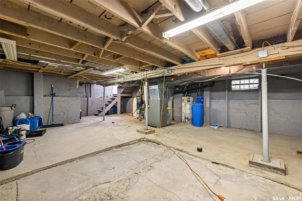 1422 Cameron Street Regina SK S4T 2T4