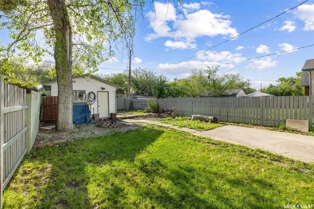 1422 Cameron Street Regina SK S4T 2T4