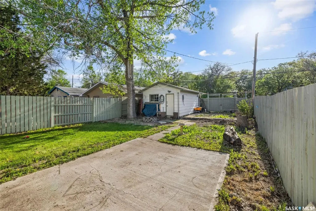 1422 Cameron Street Regina SK S4T 2T4