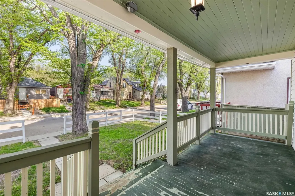 1422 Cameron Street Regina SK S4T 2T4