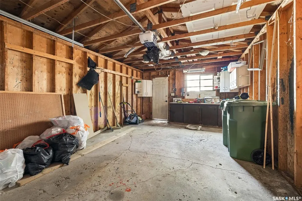 1422 Cameron Street Regina SK S4T 2T4