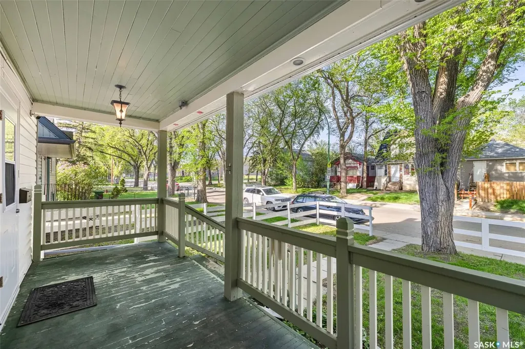 1422 Cameron Street Regina SK S4T 2T4