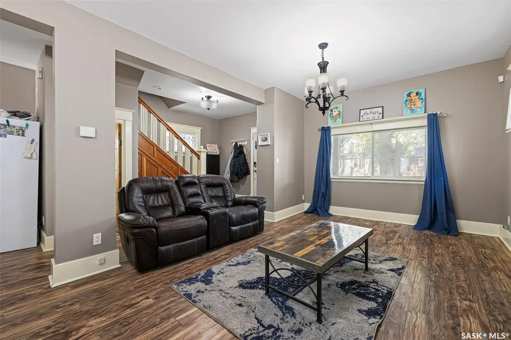 1422 Cameron Street Regina SK S4T 2T4