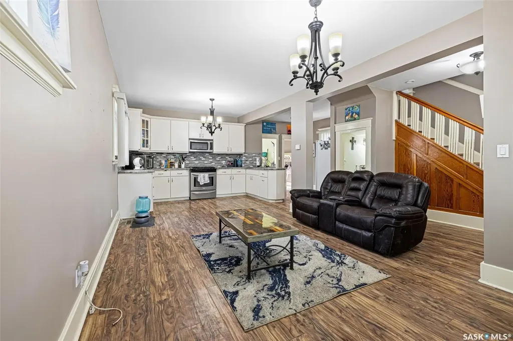 1422 Cameron Street Regina SK S4T 2T4