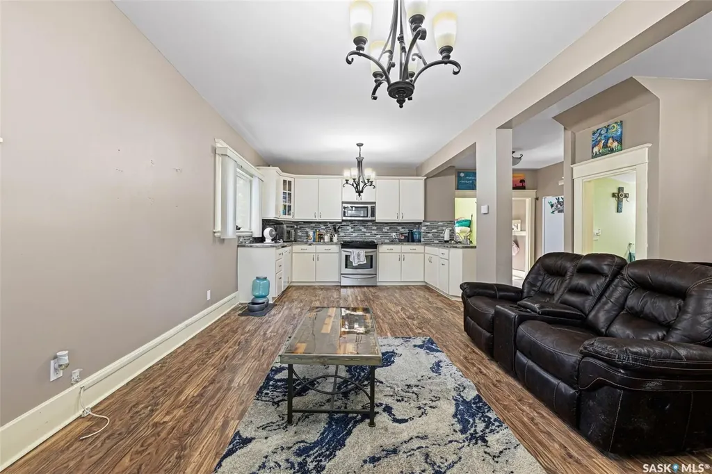 1422 Cameron Street Regina SK S4T 2T4