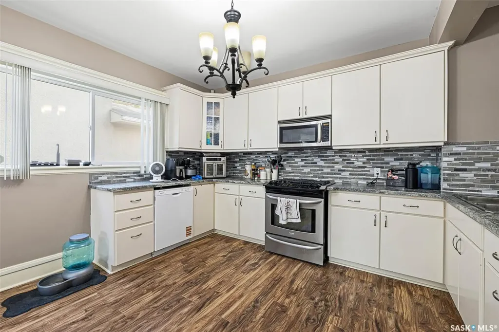 1422 Cameron Street Regina SK S4T 2T4