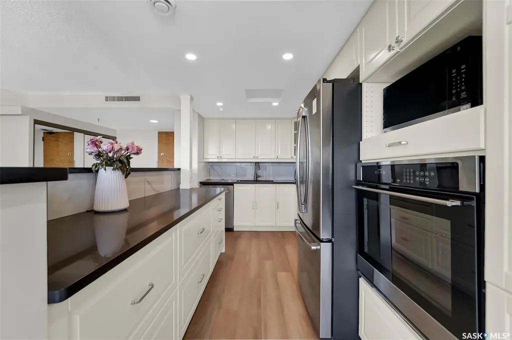 315 5th Avenue N Saskatoon SK S7K 5Z8