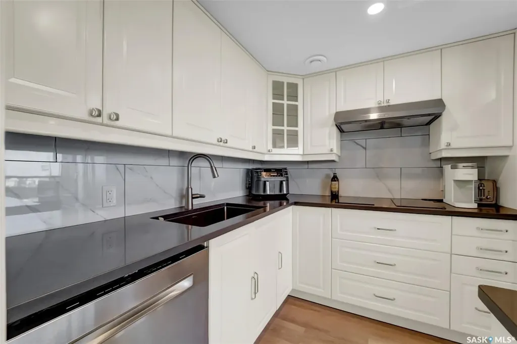 315 5th Avenue N Saskatoon SK S7K 5Z8