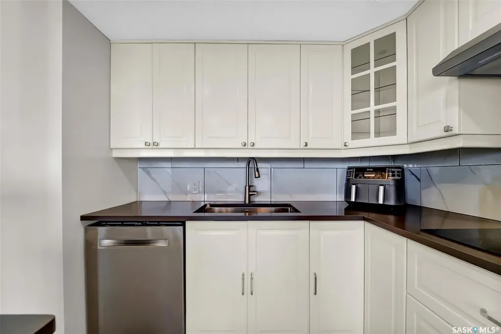 315 5th Avenue N Saskatoon SK S7K 5Z8