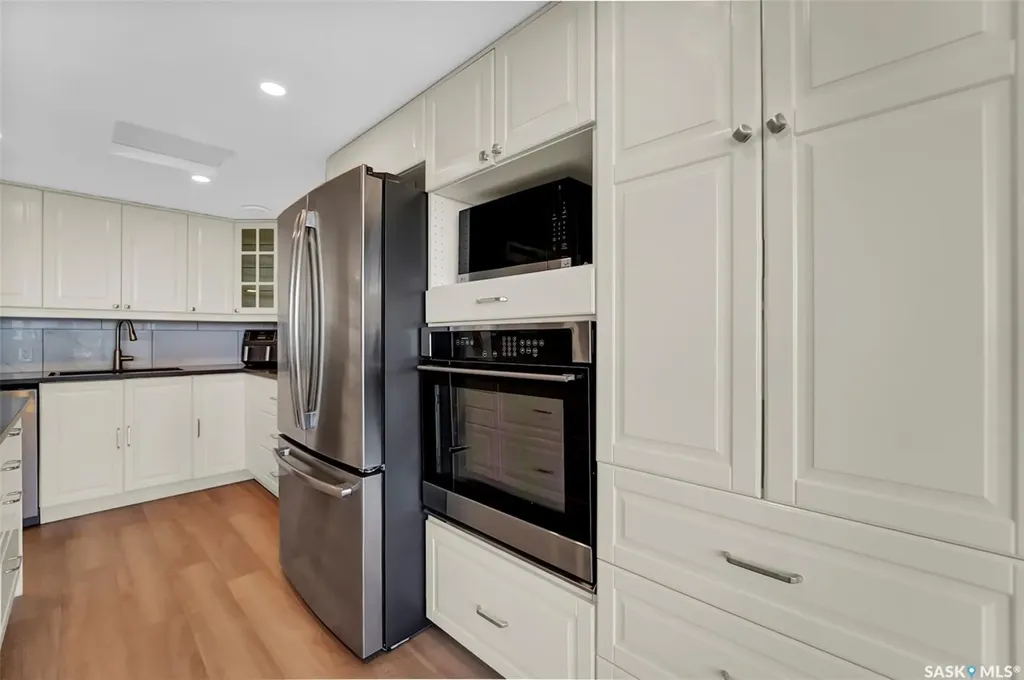 315 5th Avenue N Saskatoon SK S7K 5Z8