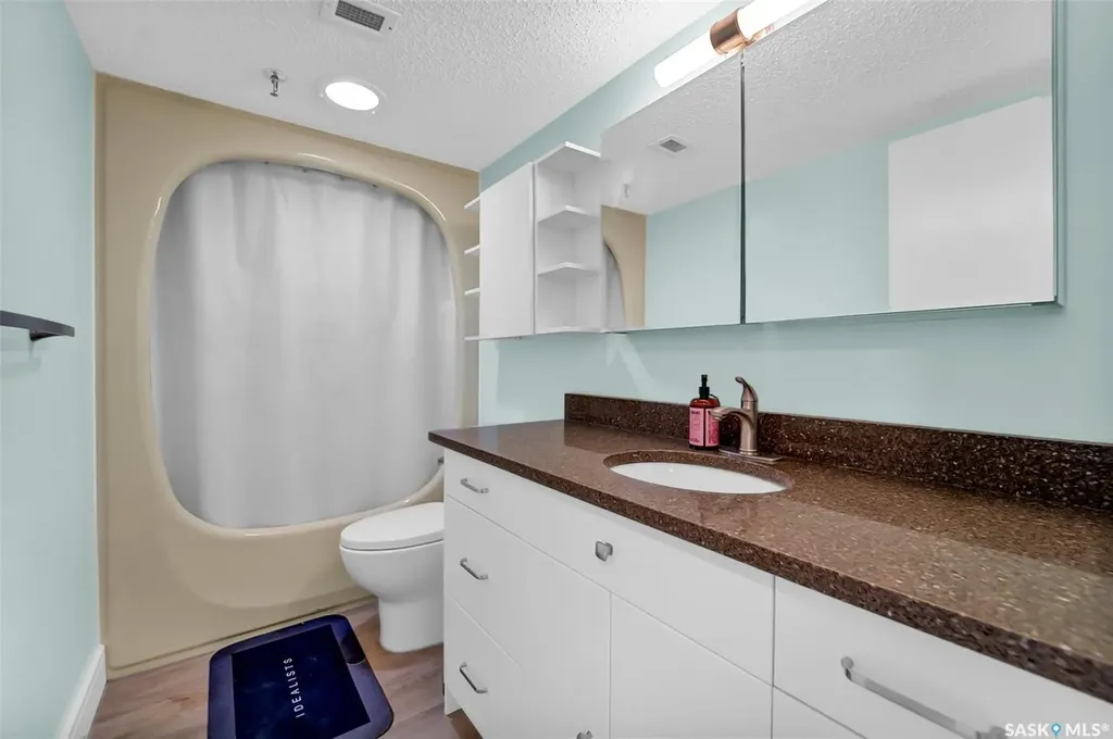 315 5th Avenue N Saskatoon SK S7K 5Z8