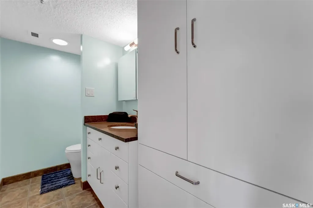 315 5th Avenue N Saskatoon SK S7K 5Z8
