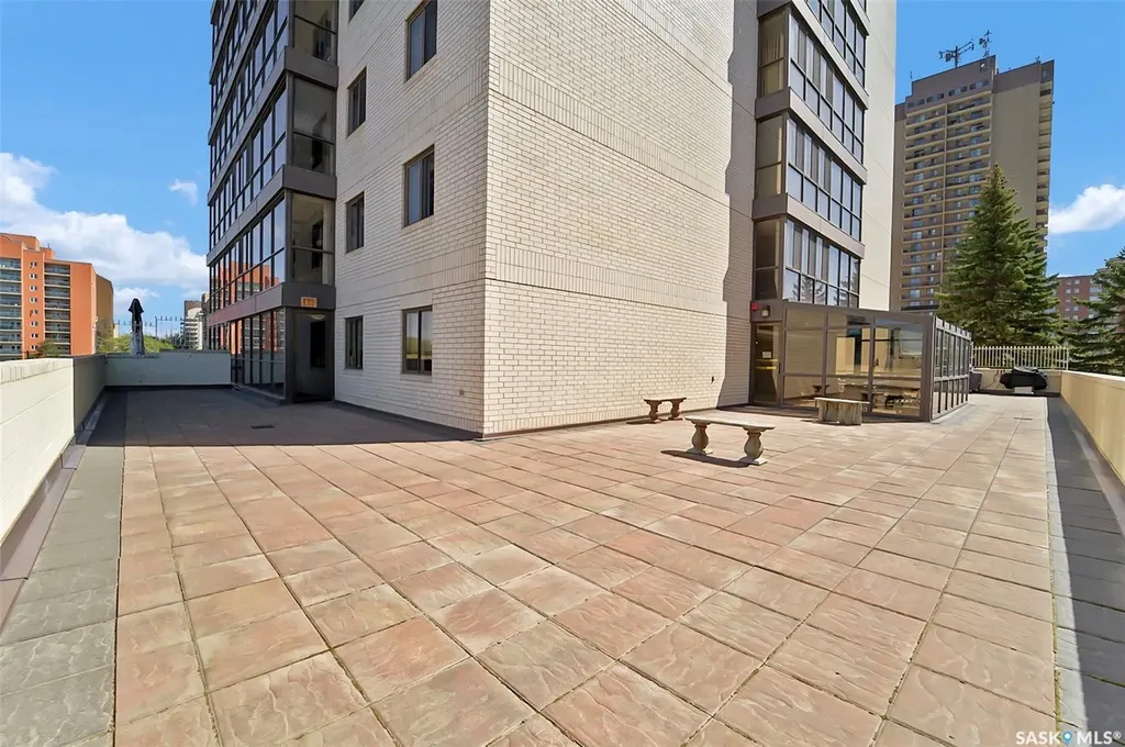 315 5th Avenue N Saskatoon SK S7K 5Z8