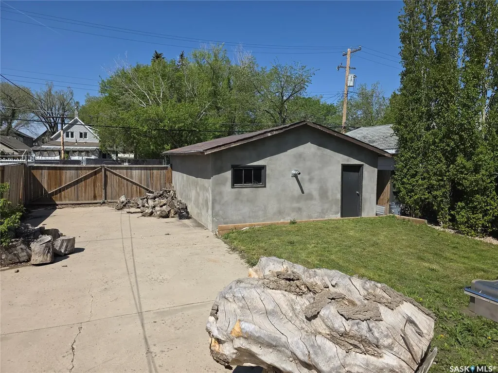 125 D Avenue S Saskatoon SK S7M 1P6